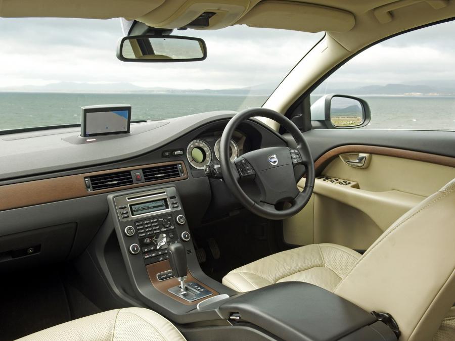  Volvo V70 2007 года  (UK) (фото 2 из 17)